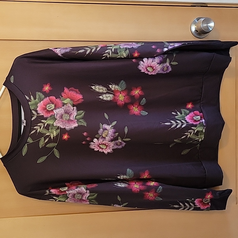 Black floral crew neck sweatshirt
